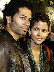 Halle Berry's Hubby Fights over Prenup