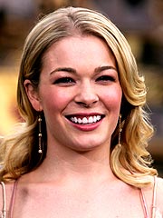 LeAnn Rimes to Undergo Surgery for Leg Injury