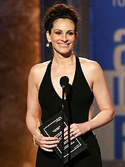 Julia Roberts Shows Humble Side at Tonys