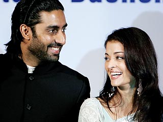 Bollywood Screen Couple Weds for Real in Mumbai