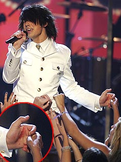 Joe Jonas 'Doing Great' After Minor Spill