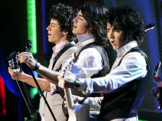 Jonas Brothers Fans Make Noise at Dancing with the Stars