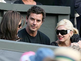 Gwen & Gavin Cheer Roger Federer at Wimbledon