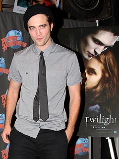 Young Fan Asks Twilight Star Robert Pattinson to 'Bite Me'