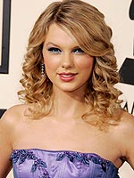 MUSIC ROUNDUP: Taylor Swift's Internet Photos