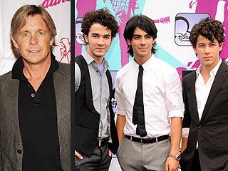 Former Teen Heartthrob Christopher Atkins Gives Advice to Jonas Brothers