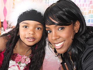 Singer Kelly Rowland Pays Birthday Visit to Ailing Girl