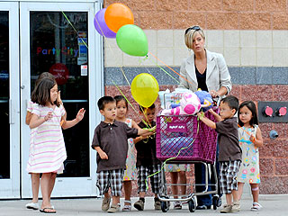 Kate Gosselin Steps Out with the Eight