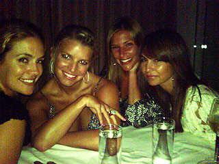 Jessica Simpson Has a Girls' Night Out