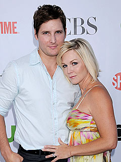 How Peter Facinelli Solves His Christmas Dilemma