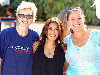 Teri Hatcher Hosts Hollywood-Style Garage Sale