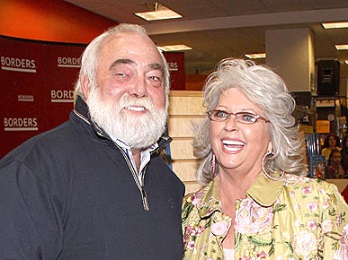 The Water Bowl: Paula Deen Found Love Through Dog Poop! Plus, Calming Scents for Pets