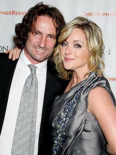 Jane Krakowski Won't Elope Like Calista Flockhart