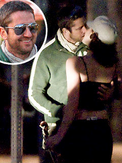 Gerard Butler Takes a Shine to Street Performer in L.A.