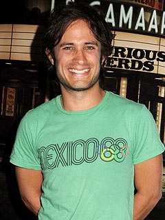 Gael García Bernal Caught Up in Paternity Drama