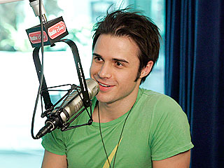 Photo found with the keywords: kris allen accident