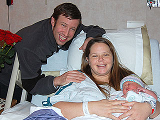 Expectant Couple Tie the Knot – Mid-Labor