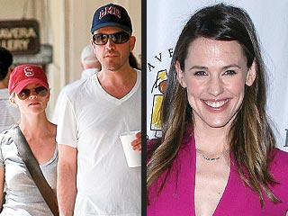 Reese Witherspoon & Jim Toth Help Celebrate Jennifer Garner's Birthday