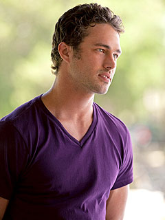 Vampire Diaries: Taylor Kinney Plays a Werewolf
