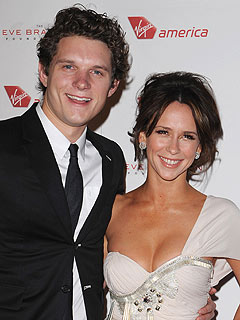 Jennifer Love Hewitt's New Boyfriend Cooks a 'Great Turkey'