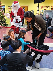 Bo's Secret Santas? Malia and Sasha!