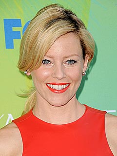 Memorial Day: Elizabeth Banks Is Grilling, Not Sleeping