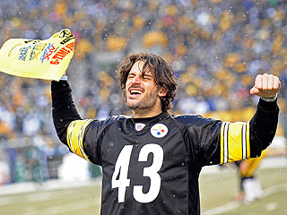 Steelers Fan Joe Manganiello Met His Fiancee at Super Bowl