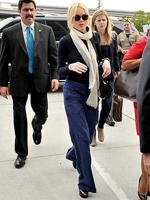 Lindsay Lohan in Court over Necklace Theft