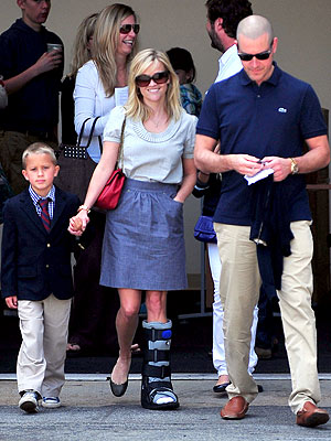 Reese Witherspoon in a Cast -- Ankle Sprain