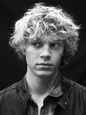 evan-peters-1-300.jpg