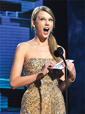 AMAs 2011: Taylor Swift, Adele and Jennifer Lopez Win Big