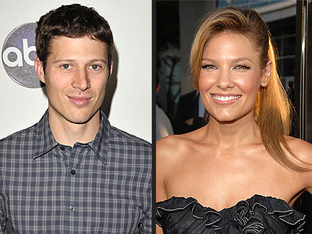 Zach Gilford Engaged to Kiele Sanchez; Friday Night Lights Star to Marry