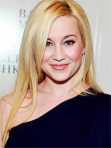 Kellie Pickler Cries When Her Snake Eats Mice