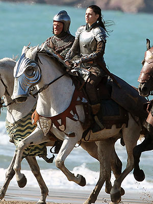 Kristen Stewart Filming Snow White and the Huntsman on a Horse