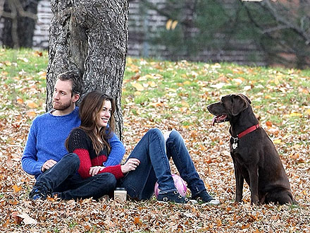 Adam Shulman Engaged to Anne Hathaway: Picturesin Park