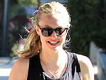 Stars' Dog-Walking Style | Amanda Seyfried