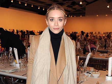Ashley Olsen Eats at the Same Restaurant Twice in One Day!