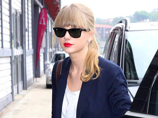 Taylor swift ray ban