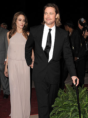 Brad Pitt Injures His Knee