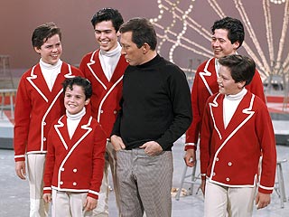 Andy Williams, 'Moon River' Singer, Dies at 84