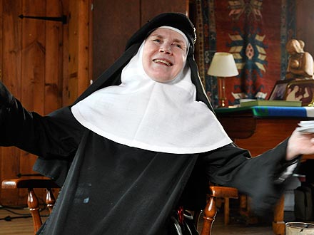 Oscars 2012: Nun Dolores Hart, Who Starred with Elvis, to Appear