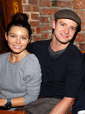 Jessica Biel Showing Off Justin Timberlake's Engagement Ring?