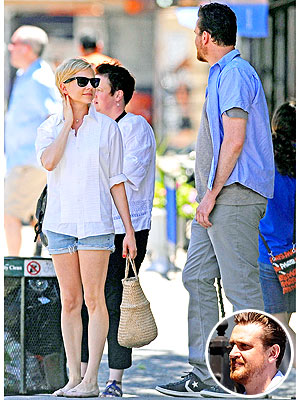 Michelle Williams & Jason Segel Stroll Through New York City