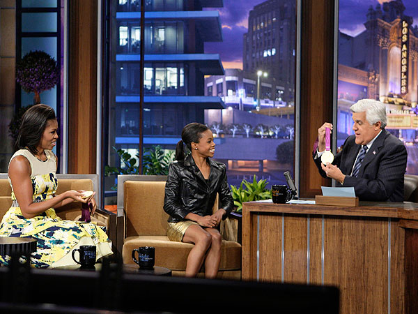 Gabby Douglas Shows Off Gold to Michelle Obama on 'Tonight'