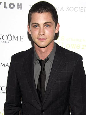 http://img2-1.timeinc.net/people/i/2012/news/121008/logan-lerman-300.jpg