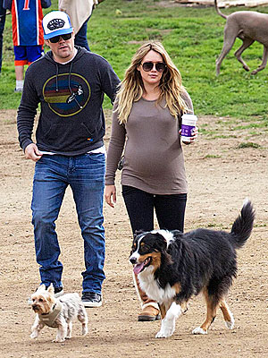 Hilary Duff, Mike Comrie Visit Dog Park