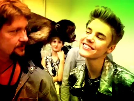 Justin Bieber Kisses Crystal the Monkey: Video