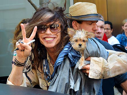 Steven Tyler Talks to His Dogs