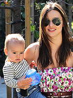 Stars with Maxi-Mom Style | Miranda Kerr