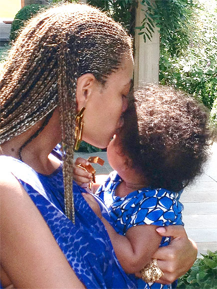 Peek-a-Blue – Ivy!